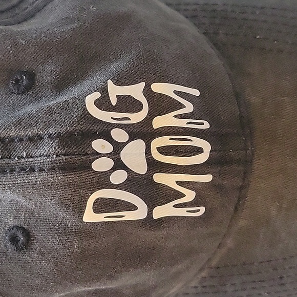 DOG MOM 🐾 black cap hat with adjustable band. - Picture 2 of 5